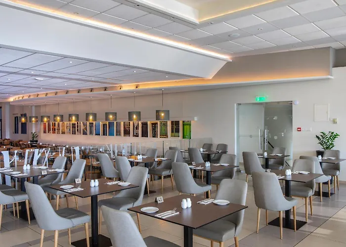 Mayfair Gardens بافوس