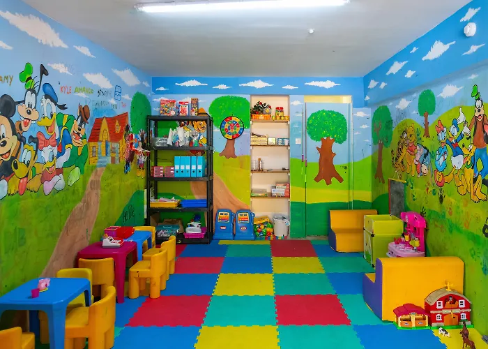 Mayfair Gardens بافوس