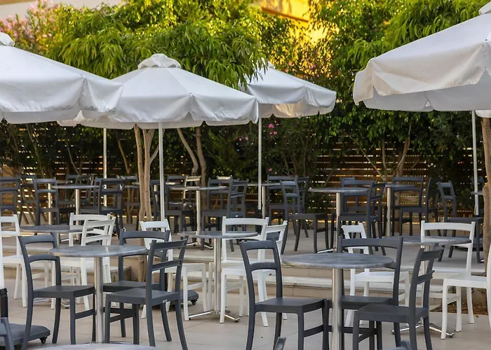 Mayfair Gardens فندق 3*