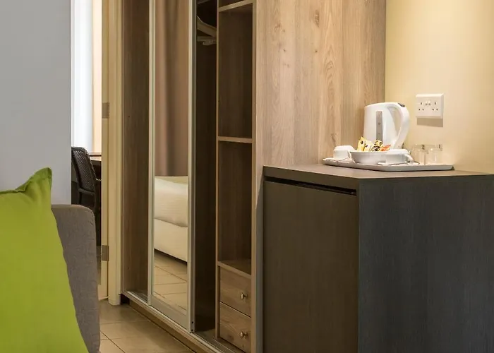 Mayfair Gardens فندق بافوس