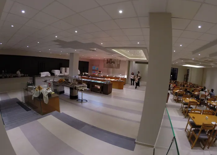 Mayfair Gardens بافوس