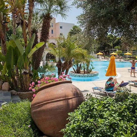 Mayfair Gardens Otel 3*