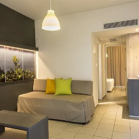 Mayfair Gardens Otel Pafos
