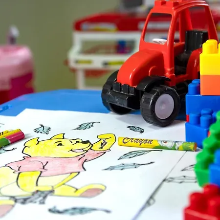 Mayfair Gardens מלון פאפוס