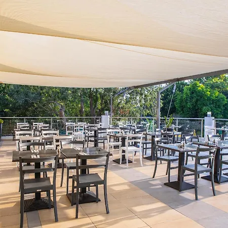 Mayfair Gardens מלון פאפוס