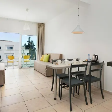 Mayfair Gardens Otel Pafos
