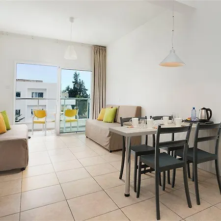 Mayfair Gardens 3*