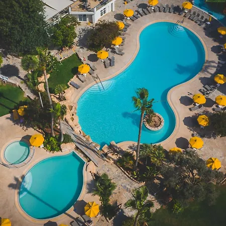 Mayfair Gardens מלון