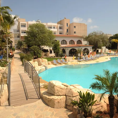 מלון Mayfair Gardens פאפוס