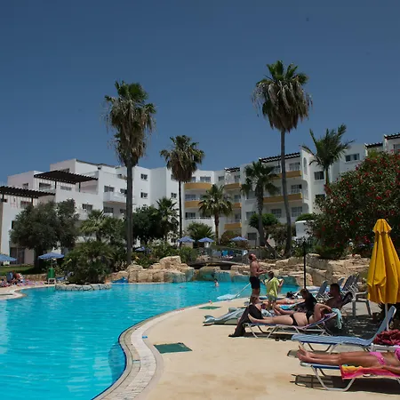 Mayfair Gardens מלון פאפוס