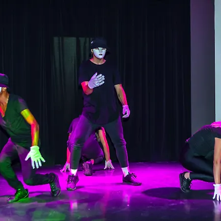 מלון Mayfair Gardens