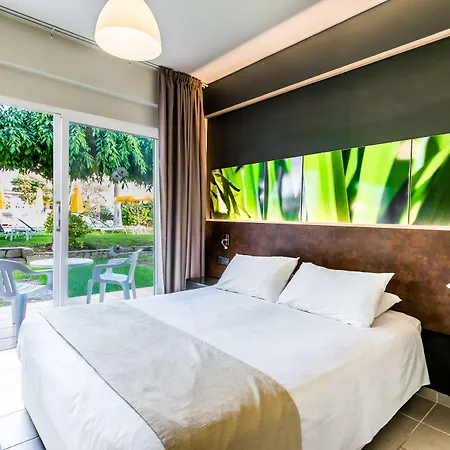 Mayfair Gardens 3* 파포스