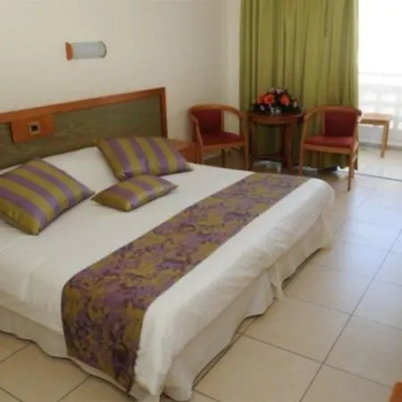 Otel Mayfair Gardens 3*