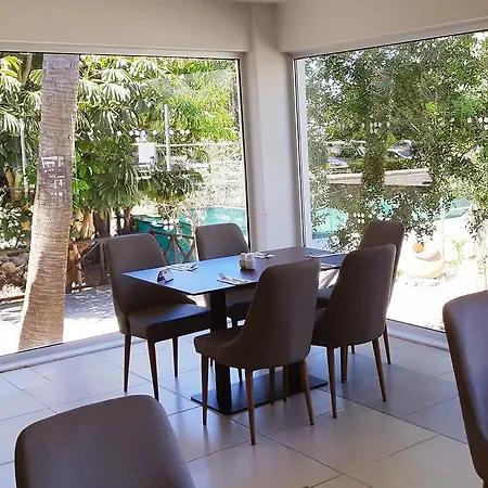 Otel Mayfair Gardens 3*
