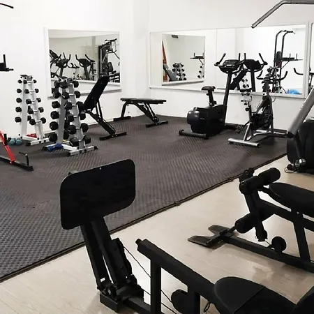 Mayfair Gardens מלון פאפוס