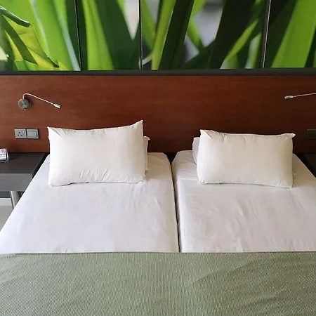 Mayfair Gardens Otel 3*