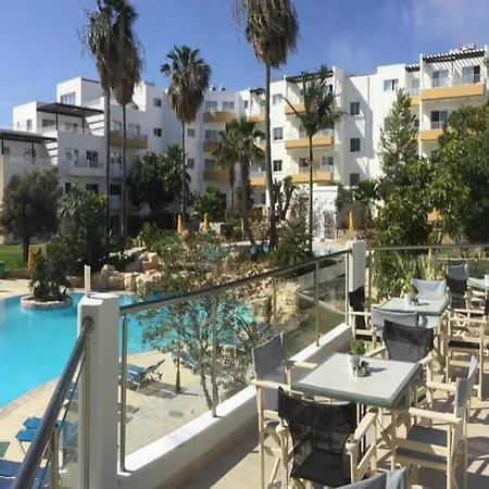 Mayfair Gardens Otel