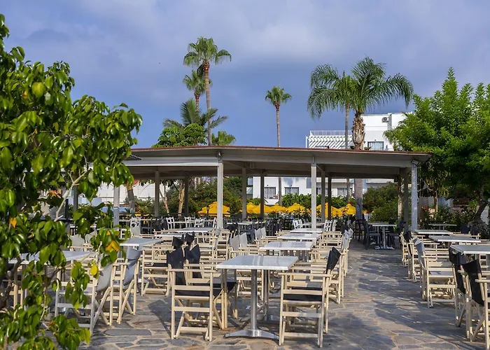 Mayfair Gardens Hotel Paphos