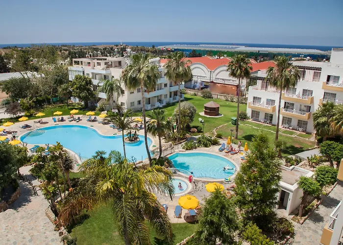 Отель Mayfair Gardens 3*