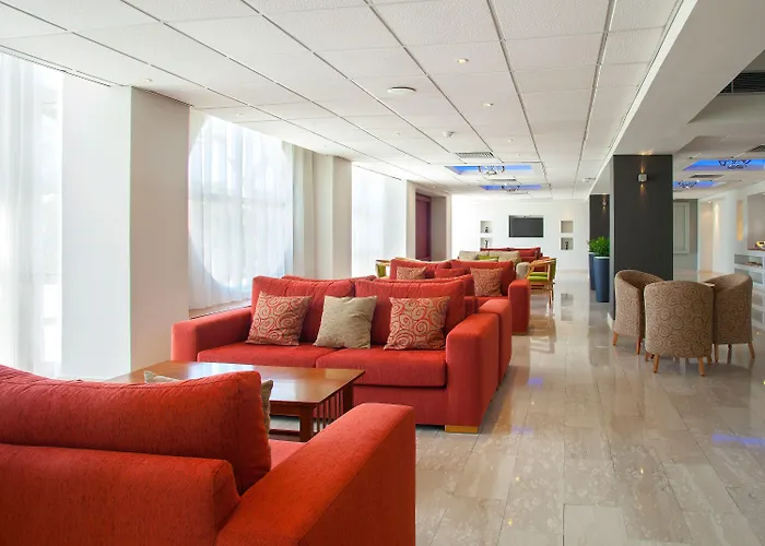 Mayfair Gardens 3* Пафос