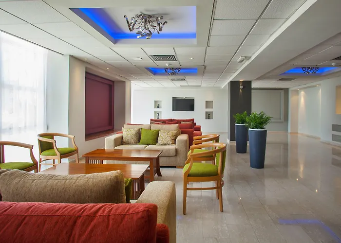 Отель Mayfair Gardens Пафос