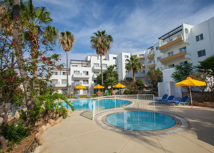 Mayfair Gardens 3* Пафос