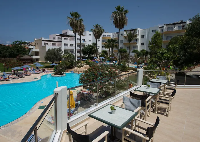 Mayfair Gardens 3* Пафос