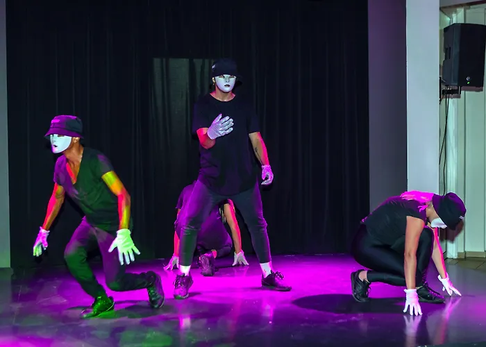 Отель Mayfair Gardens