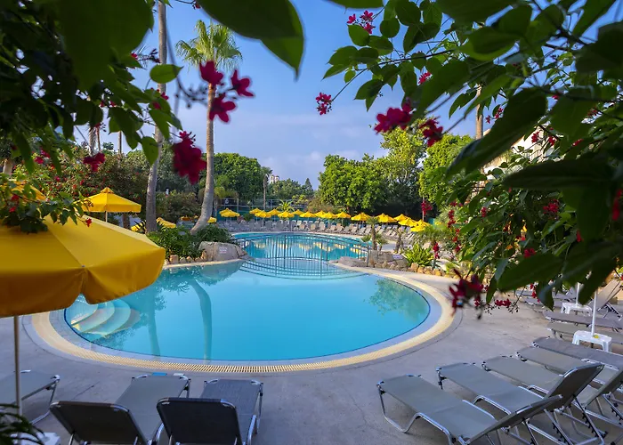 Отель Mayfair Gardens 3*