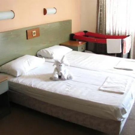 Hotel Mayfair Gardens 3*